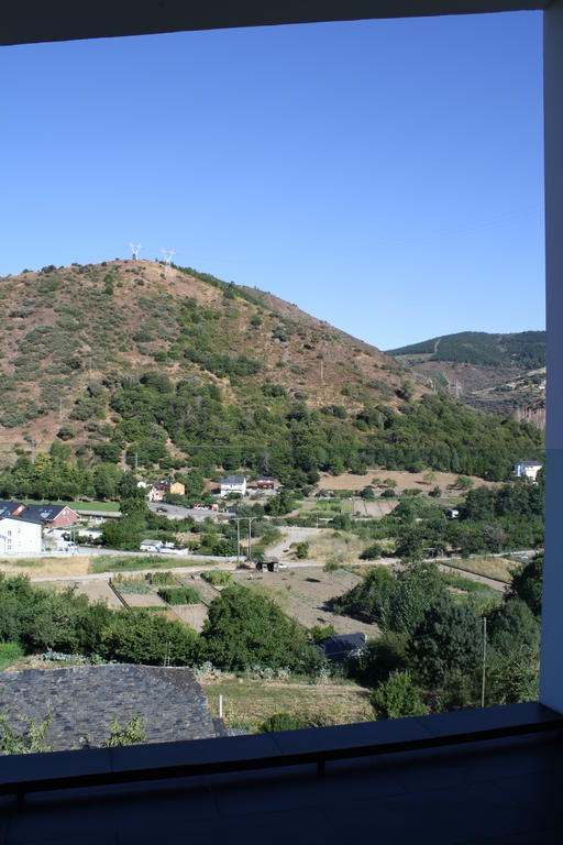 Hostal Tres Campanas Villafranca Del Bierzo Chambre photo